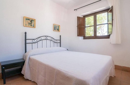 Domingo Perez de Granada House | Cotilfar Cottage with Outdoor Pool