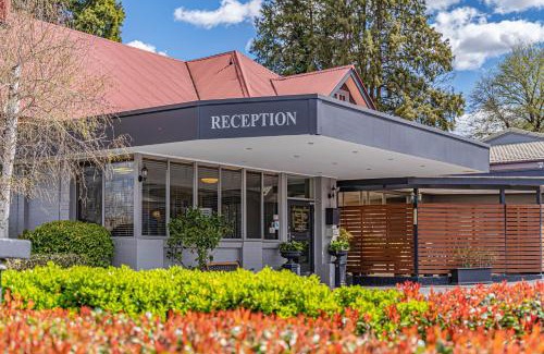 Armidale Hotel | Cotswold Gardens