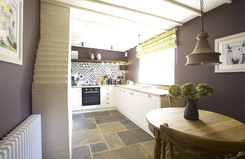 Broadway Cottage | Cotswold stone cottage in the centre of Broadway village with parking