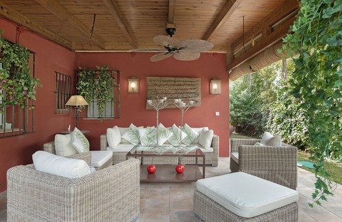 El Puerto de Santa Maria Cottage | Cottage 'Rocio' with Private Terrace, Wi-Fi and Air Conditioning