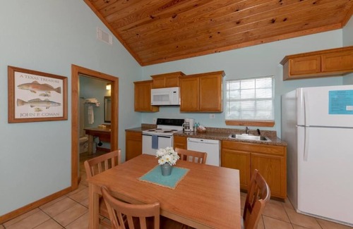 Fulton House | Cottage 07 at D&R Pelican Bay Resort - Pet Friendly