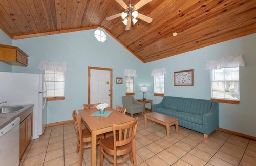 Fulton House | Cottage 07 at D&R Pelican Bay Resort - Pet Friendly