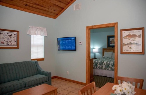 Fulton House | Cottage 07 at D&R Pelican Bay Resort - Pet Friendly