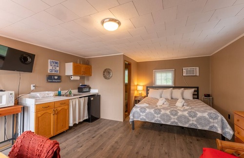 Weirs Beach Cabin | Cottage 10 Summary: S
