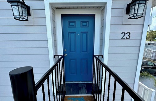 Tavares Cottage | Cottage 23: The Lighthouse - Waterfront Lodging in Downtown Tavares, FL