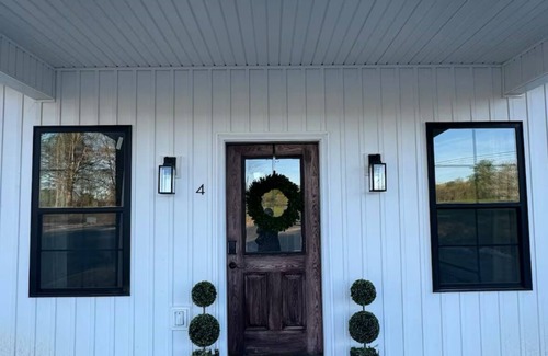 Farmers Cottage | Cottage 4 at MeadowView- near cave run lake!