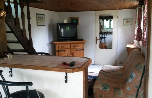 Heudreville-sur-Eure Cottage | Cottage 'Aux Chants Des Oiseaux' with Private Garden and Wi-Fi