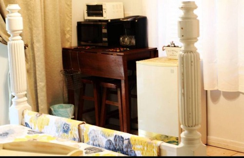 Monroe County Cottage | Cottage · Beach/Watrfrt.SunRm .Taverner Hom.1-6ppl/1-30nite