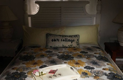 Monroe County Cottage | Cottage · Beach/Watrfrt.SunRm .Taverner Hom.1-6ppl/1-30nite