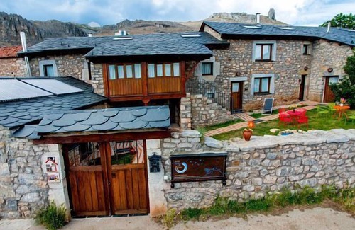 Villafeliz de Babia Cottage | Cottage between Babia and the moon elves for 2 people