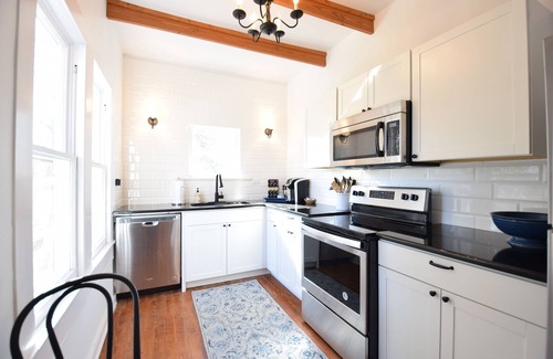 Kerrville Cottage | Cottage by the River ~ Sunrise Suite