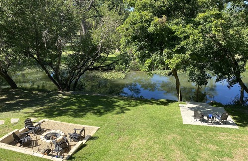 Kerrville Cottage | Cottage by the River ~ Sunrise Suite