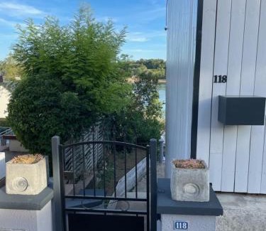 Changey House | Cottage chaleureux avec vue sur lac