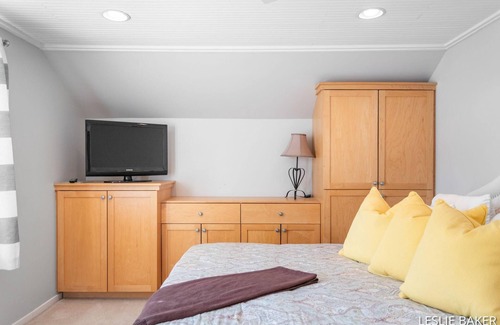 Macatawa House | Cottage-Close to Lake Macatawa and Downtown- Kayaks-Fire-Pit!