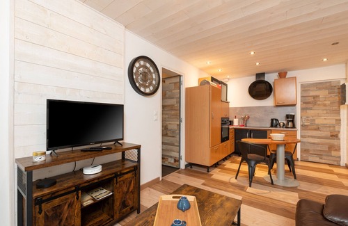 Meslan Cottage | Cottage "Domaine Moulin Blanc - Gîte Triskel" with Private Terraces, Shared Whirlpool & Wi-Fi