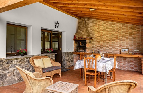 Puente Nuevo House | Cottage 'El Molin De Frieras' with Mountain View, Private Garden and Wi-Fi
