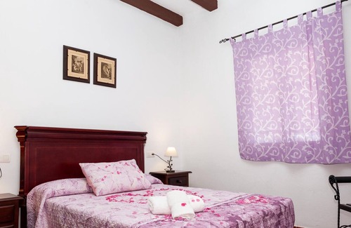 Lepe House | Cottage for large groups of people.