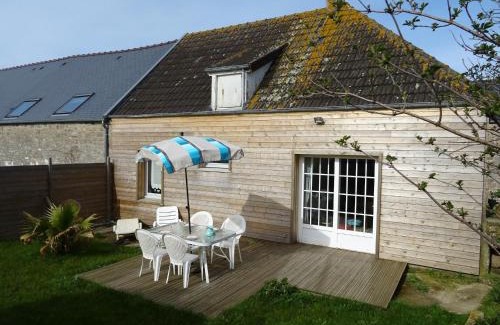 Vicq-sur-Mer House | Cottage in Cosqueville near Normandy Coast