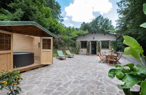 Onano Cottage | Cottage in the Castle of Santa Cristina with pool