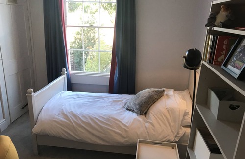 Newton St Loe House | Cottage in the City. Quiet spot, 5 minute walk from beautiful Bath