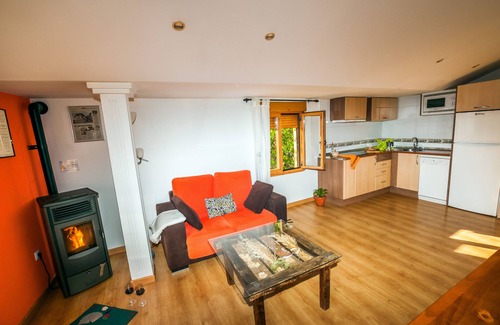 La Omanuela House | Cottage in the mountain of Leon (9 people) with jacuzzi, barbecue and fireplace