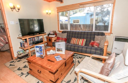 Big Bear Lake House | Cottage in the Pines by Big Bear Cool Cabins