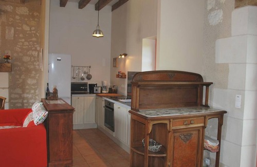 Saint-Senoch Cottage | Cottage in Touraine with fireplace and garden near Loches