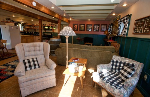 McCall House | Cottage Inn - Heart of Downtown McCall - Sleeps 4 - Walk to Restaurants - Lake and Beach