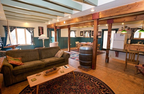 McCall House | Cottage Inn - Heart of Downtown McCall - Sleeps 4 - Walk to Restaurants - Lake and Beach