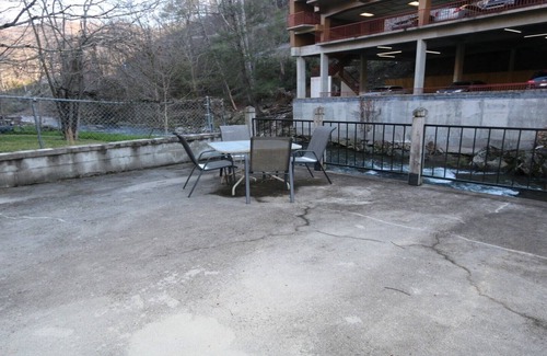 Gatlinburg Cottage | Cottage located on the river in Downtown Gatlinburg, Tn