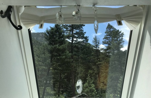 Cascade Cottage | Cottage Next to the Creek in Historic Cascade Canyon At The Foot Of Pikes Peak