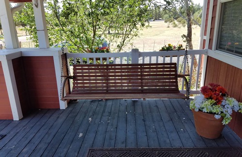 Pinetop-Lakeside House | Cottage on Frog Pond accross from Rainbow lake
