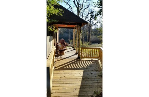 Clarksdale Cottage | Cottage on riverbank one mile from Clarksdale in gated community