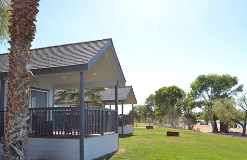 Ehrenberg House | Cottage On Riverfront! At Resort, Sleeps 6