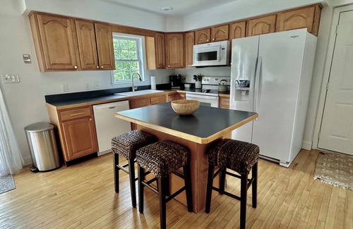 Bayside House | Cottage on Snug Harbor, minutes from O.C. beaches, Berlin, and Assateague.