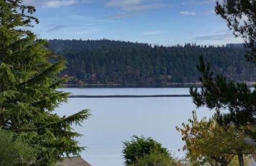 Sequim House | Cottage on the Bay- Hot Tub, Beach, Dock, Kayaks