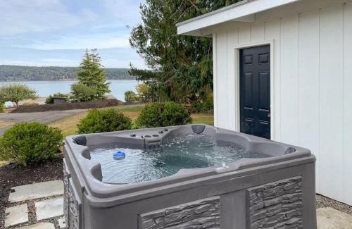 Sequim House | Cottage on the Bay- Hot Tub, Beach, Dock, Kayaks