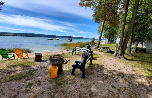 Honor Cottage | "Cottage Pisces, It's all about the water!"