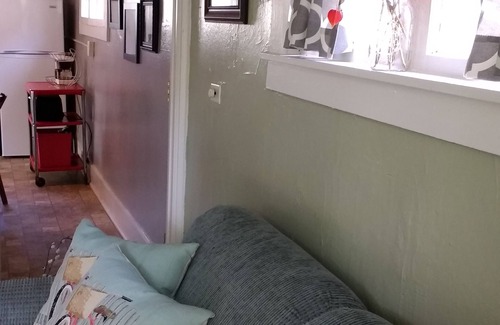 Marquette House | Cottage retreat 1/2 block to beach & bike path! Includes 2 bikes. Bring the dog!