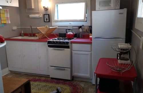 Marquette House | Cottage retreat 1/2 block to beach & bike path! Includes 2 bikes. Bring the dog!