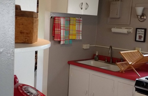 Marquette House | Cottage retreat 1/2 block to beach & bike path! Includes 2 bikes. Bring the dog!