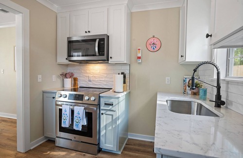 Laurel Cottage | Cottage Row: Daphne