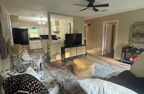 Van Buren House | Cottage style home close to downtown and pet friendly