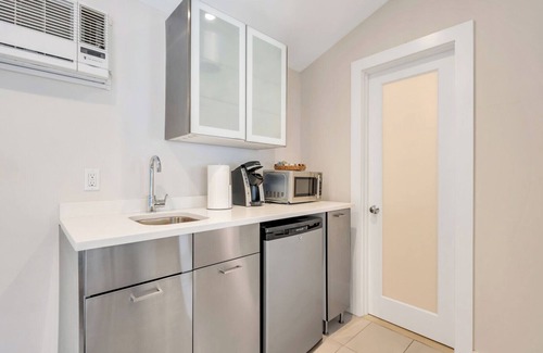 Hampton Bays House | Cottage Suite in Boutique Hotel, Heart of Hampton Bays, Waterfront.
