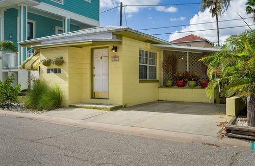 Sunset Beach Cottage | Cottage @ Sunset Beach | Steps to Beach, Kayak/Bikes