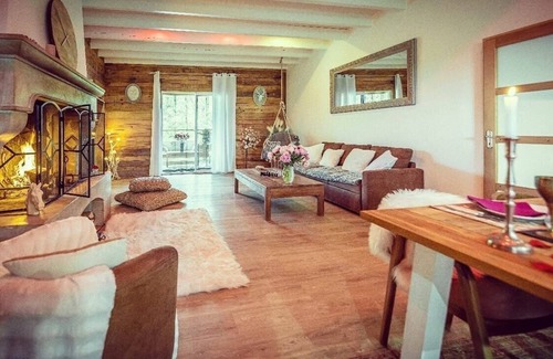 Luneville Cottage | Cottage-Whirlpool bath-Cottage-Garden view