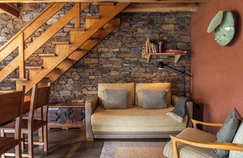 Lousa House | Cottage with a magnificent view over Cerdeira’s Brook valley