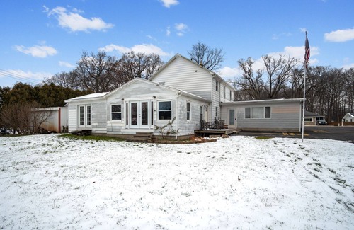 Howell House | Cottage with Huge Grassy Yard Fronting on All Sports Lake Chemung
