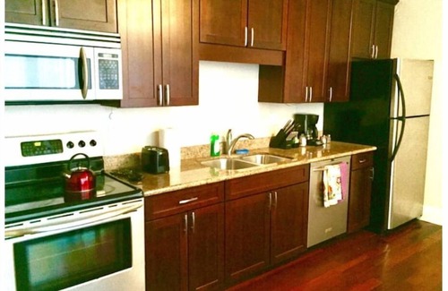 Faubourg Lafayette Cottage | COTTAGE WITH PRIVATE GARDEN PATIO! SLEEPS 6!