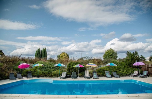 Noyant-Villages Cottage | Cottage with shared heated pool at Le Haut Gué in the Loire Valley